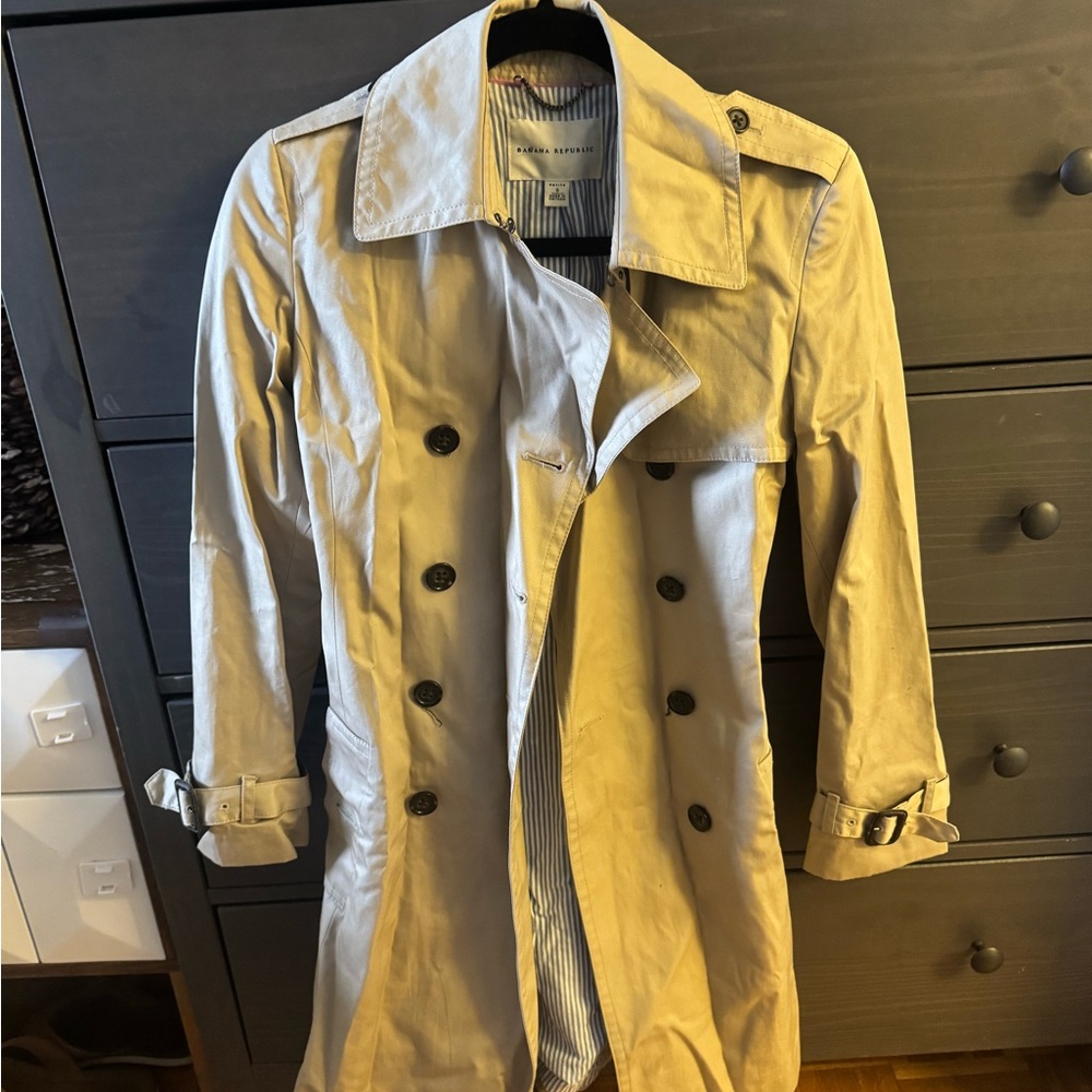 Banana Republic Classic Tan Trench Coat - double breasted